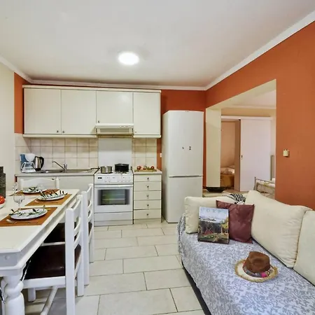 Sunrise By The Sea Apartment *